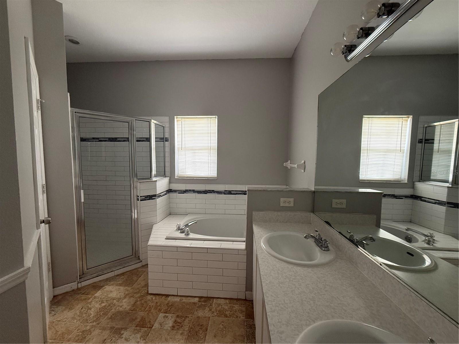 Image 14 of 15 For 819 Jarnac Drive