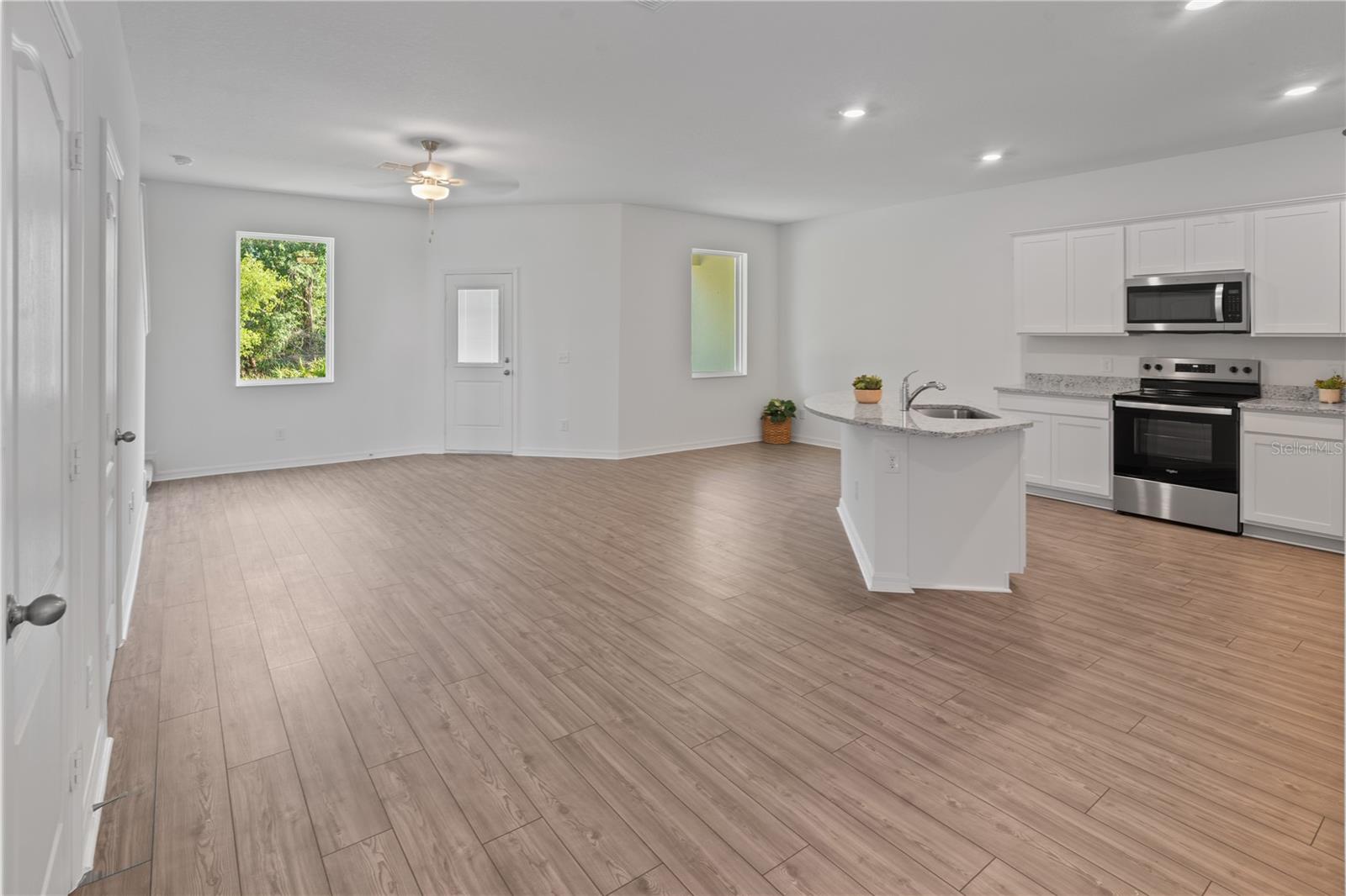 Image 4 of 19 For 567 Bay Leaf Drive