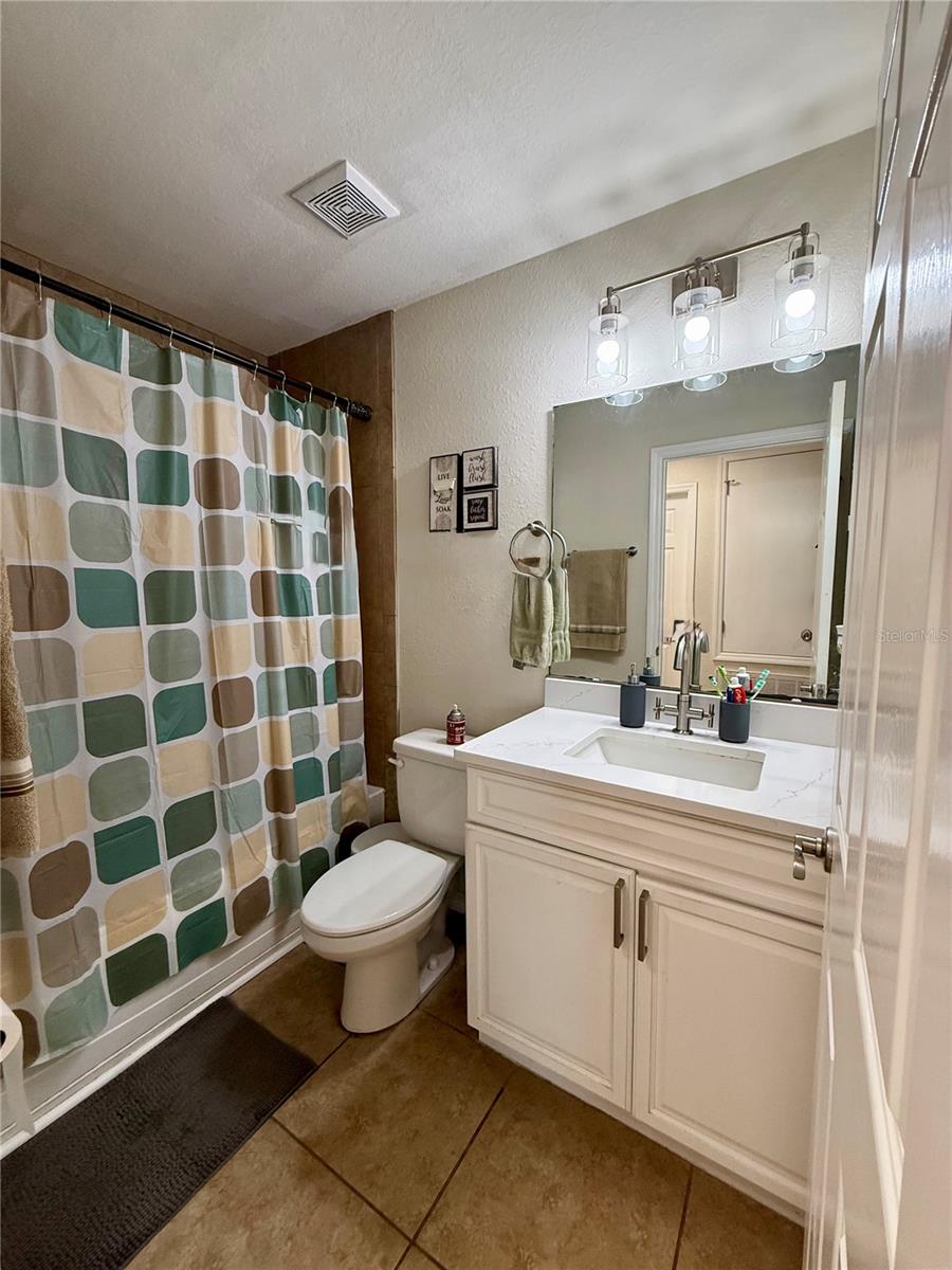 Listing photo id 8 for 313 Oak Street