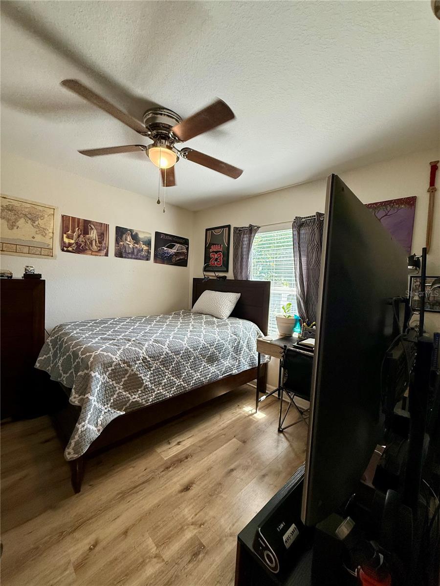 Listing photo id 9 for 313 Oak Street