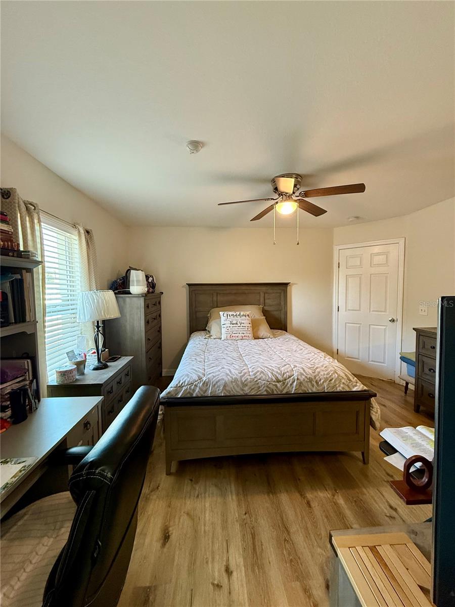 Listing photo id 12 for 313 Oak Street