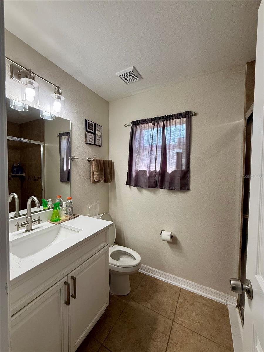 Listing photo id 13 for 313 Oak Street