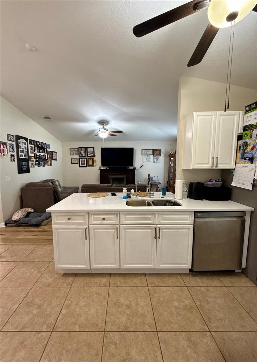 Listing photo id 16 for 313 Oak Street