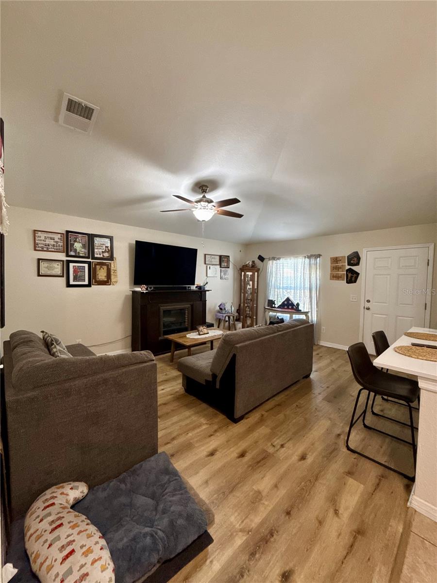 Listing photo id 17 for 313 Oak Street