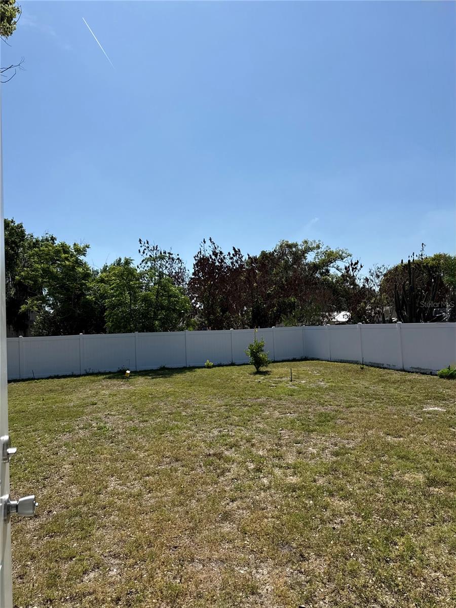 Listing photo id 23 for 313 Oak Street