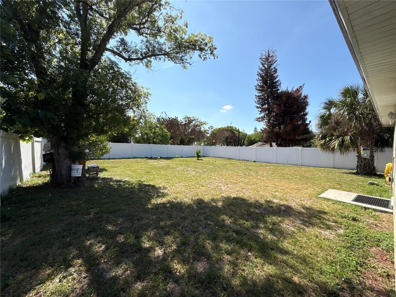 Listing photo id 24 for 313 Oak Street