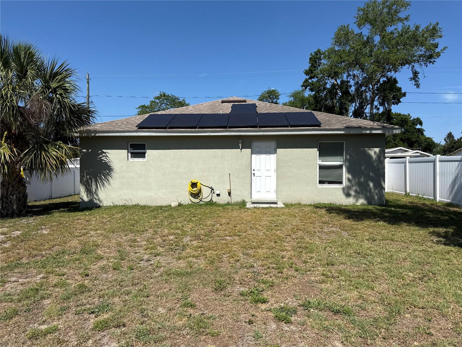 Listing photo id 25 for 313 Oak Street