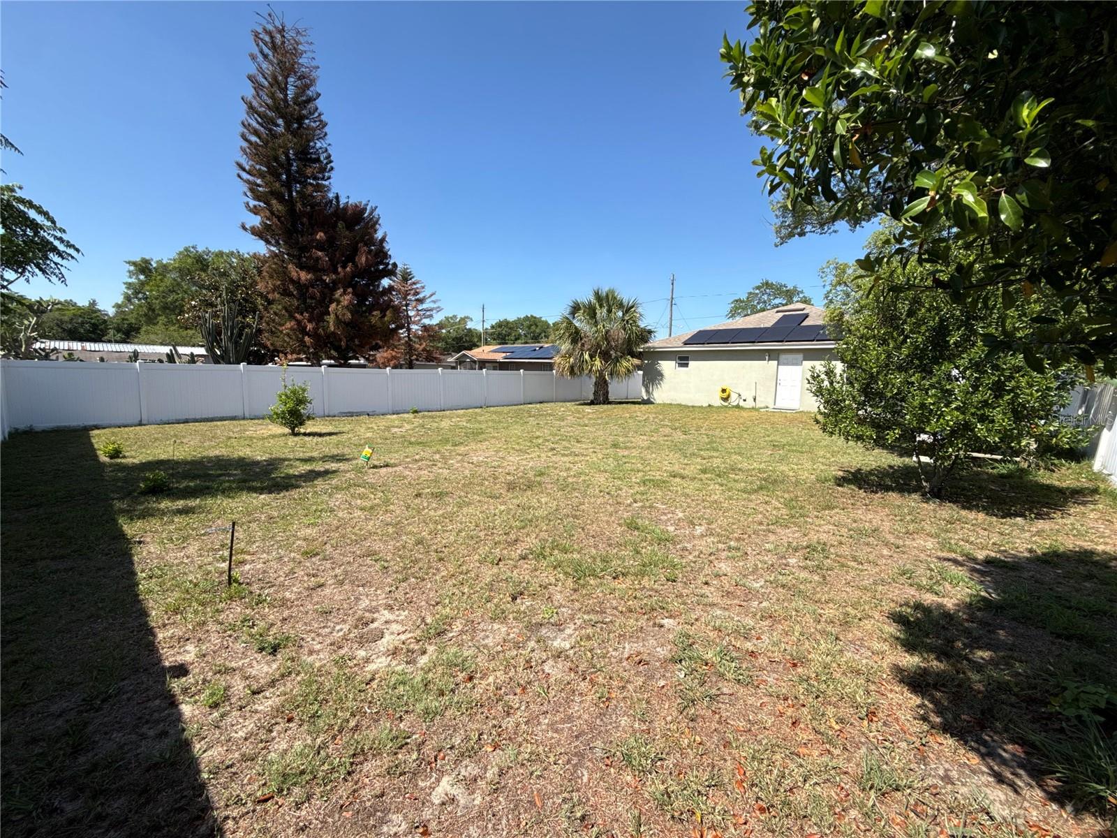 Listing photo id 26 for 313 Oak Street