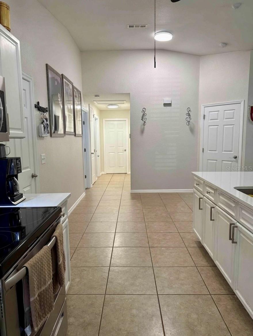 Listing photo id 1 for 313 Oak Street