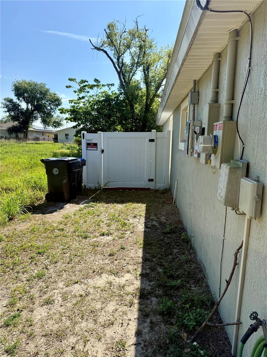 Listing photo id 32 for 313 Oak Street