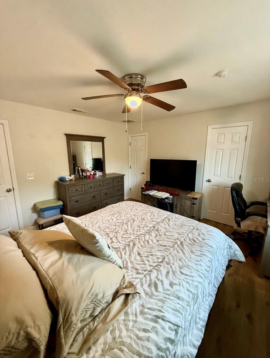 Listing photo id 2 for 313 Oak Street
