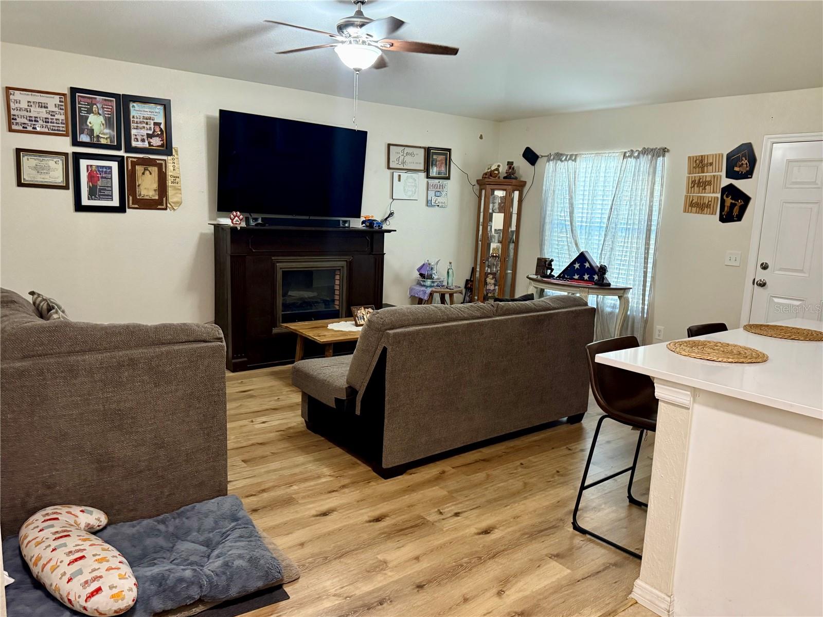 Listing photo id 3 for 313 Oak Street