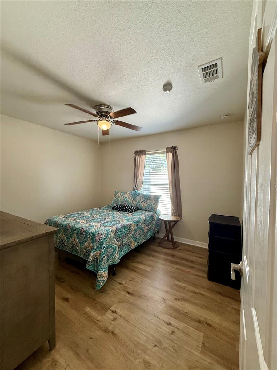 Listing photo id 6 for 313 Oak Street