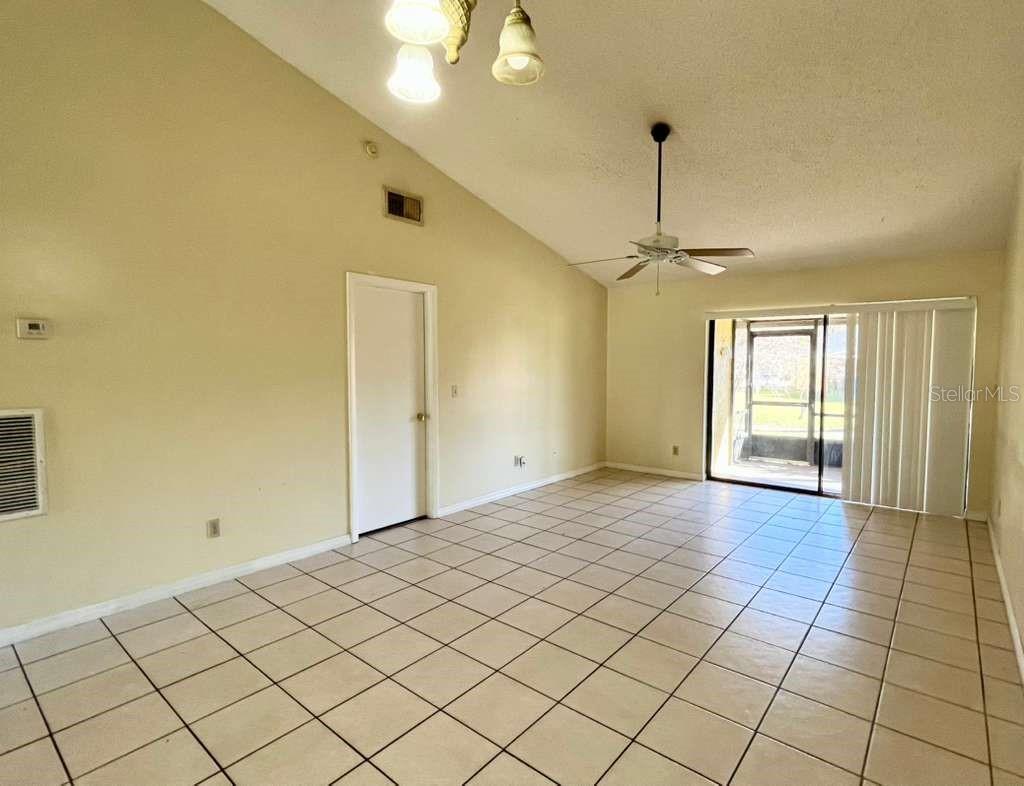 Image 14 of 37 For 108 Creekside Way