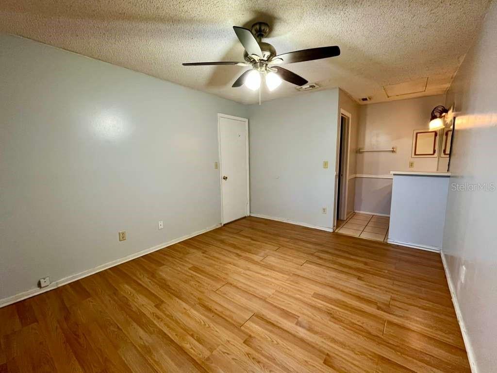 Image 18 of 37 For 108 Creekside Way