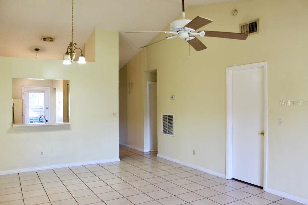 Image 20 of 37 For 108 Creekside Way