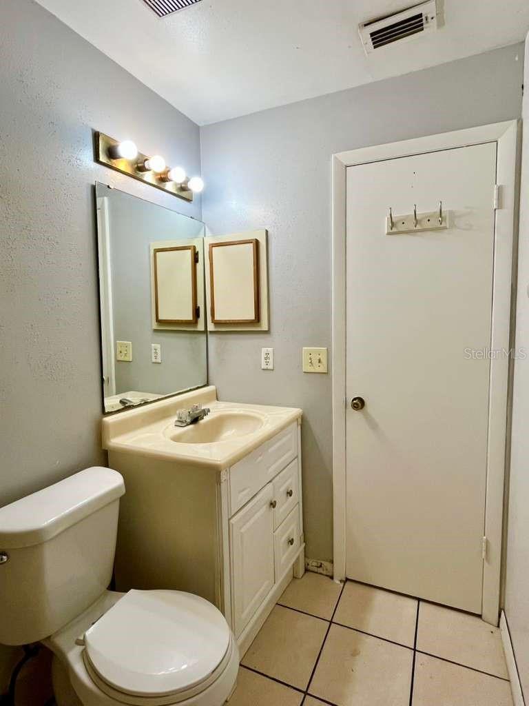 Image 21 of 37 For 108 Creekside Way