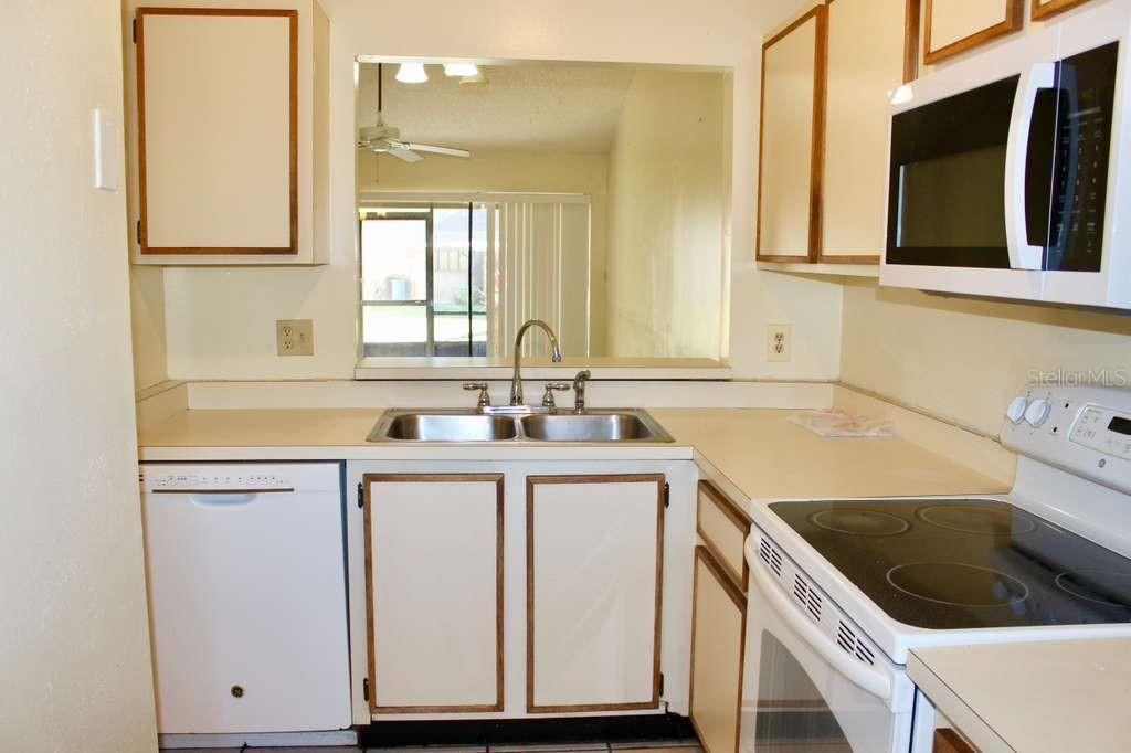 Image 11 of 37 For 108 Creekside Way