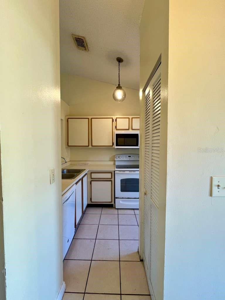 Image 32 of 37 For 108 Creekside Way