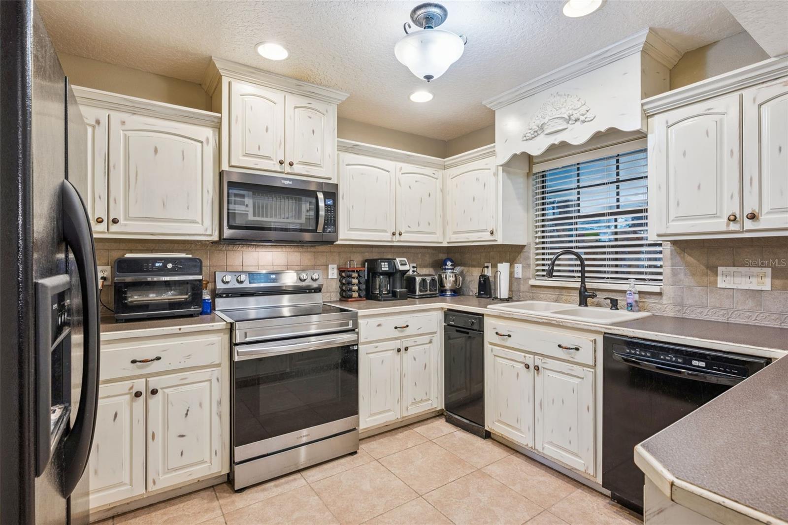 Image 12 of 34 For 1081 Salsona Avenue