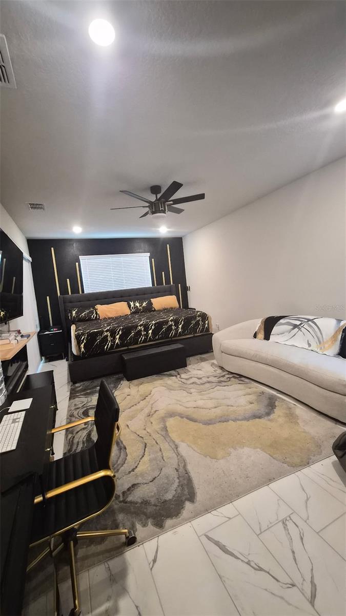 Listing photo id 12 for 12919 Willow Grove Drive