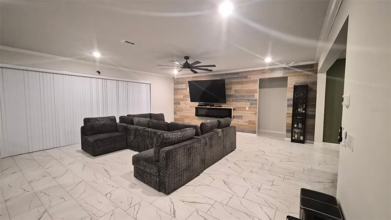 Listing photo id 2 for 12919 Willow Grove Drive