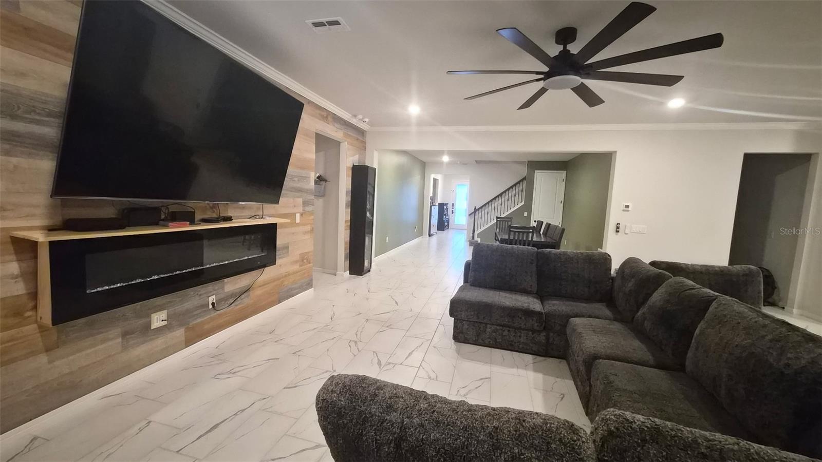 Listing photo id 3 for 12919 Willow Grove Drive