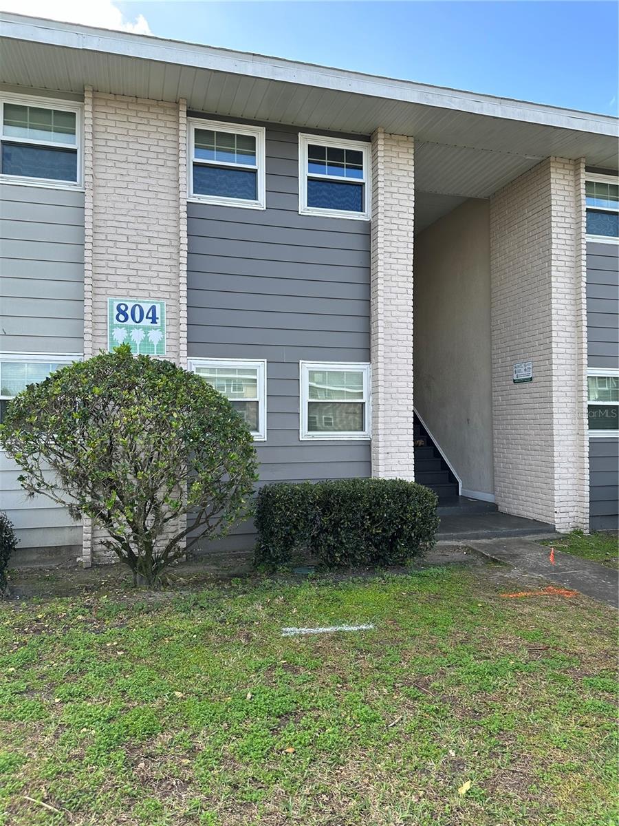 Image 2 of 8 For 804 Sky Lake Circle B