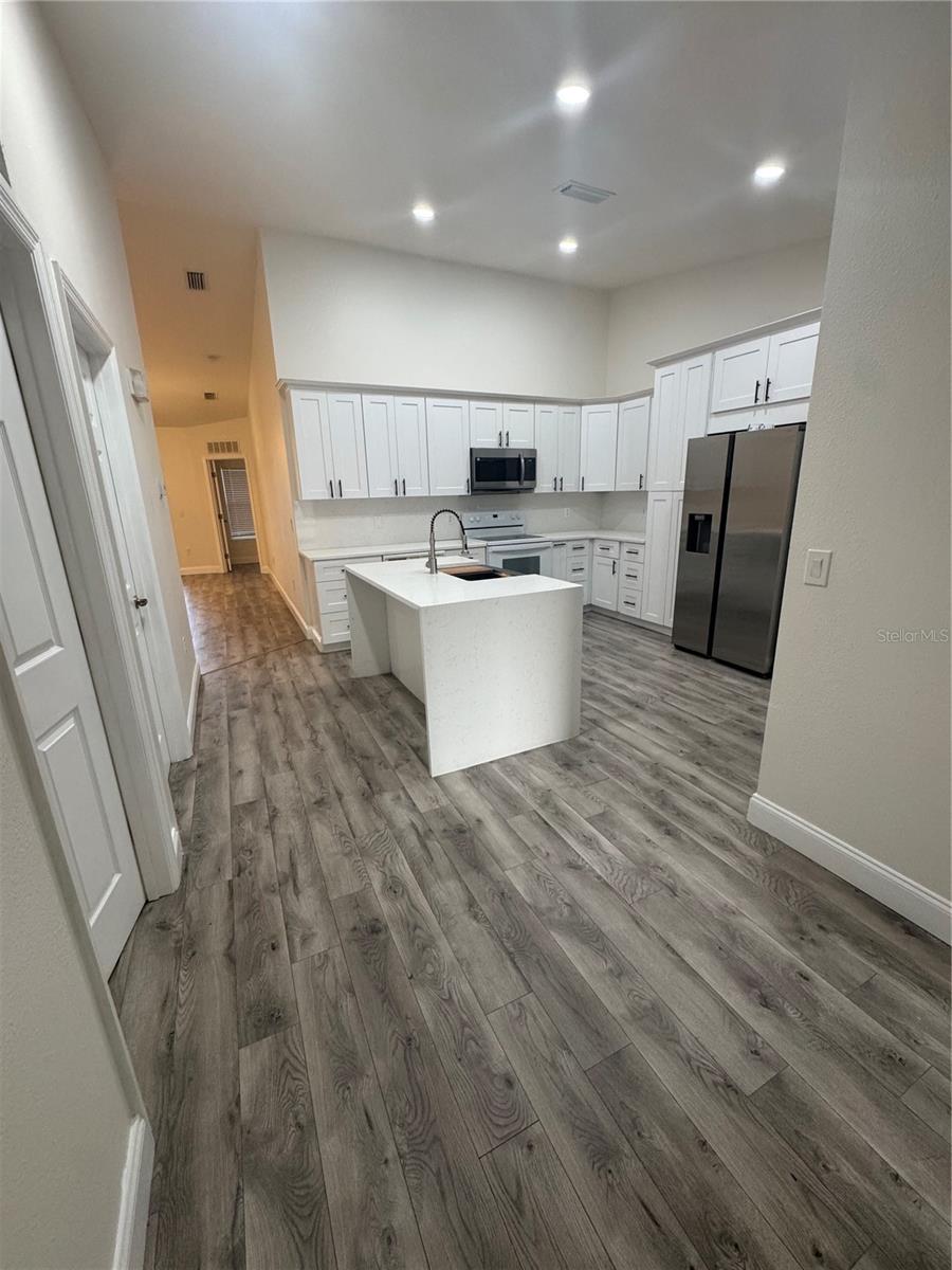 Image 4 of 13 For 2880 Club Cortile Circle B