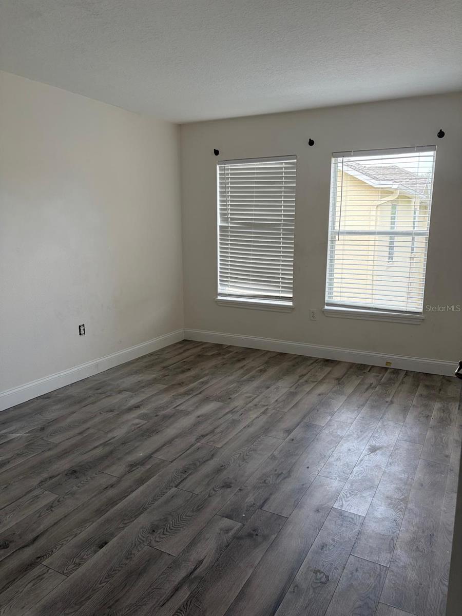 Image 6 of 13 For 2880 Club Cortile Circle B