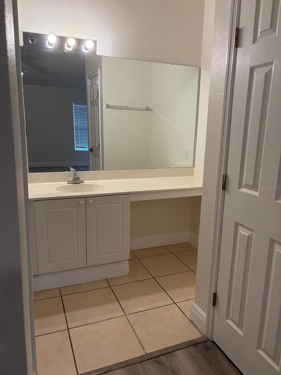 Image 9 of 13 For 2880 Club Cortile Circle B