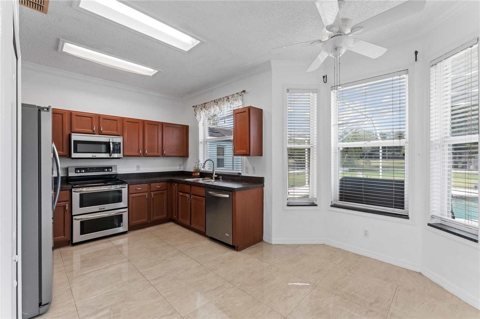 Image 14 of 42 For 617 Lakescape Court