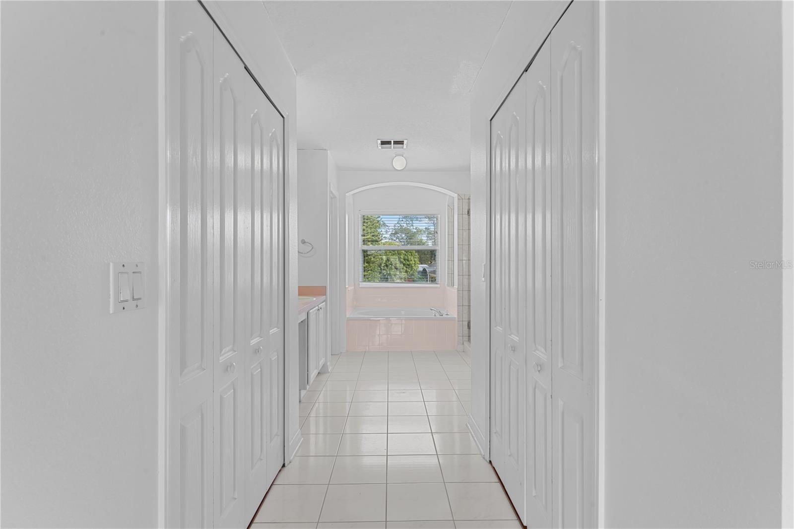 Image 22 of 42 For 617 Lakescape Court