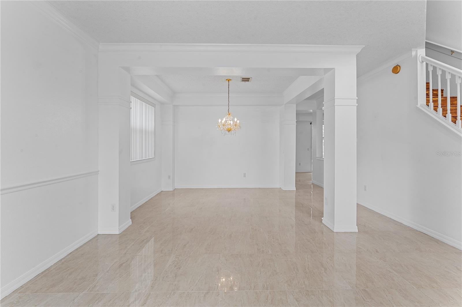 Image 6 of 42 For 617 Lakescape Court