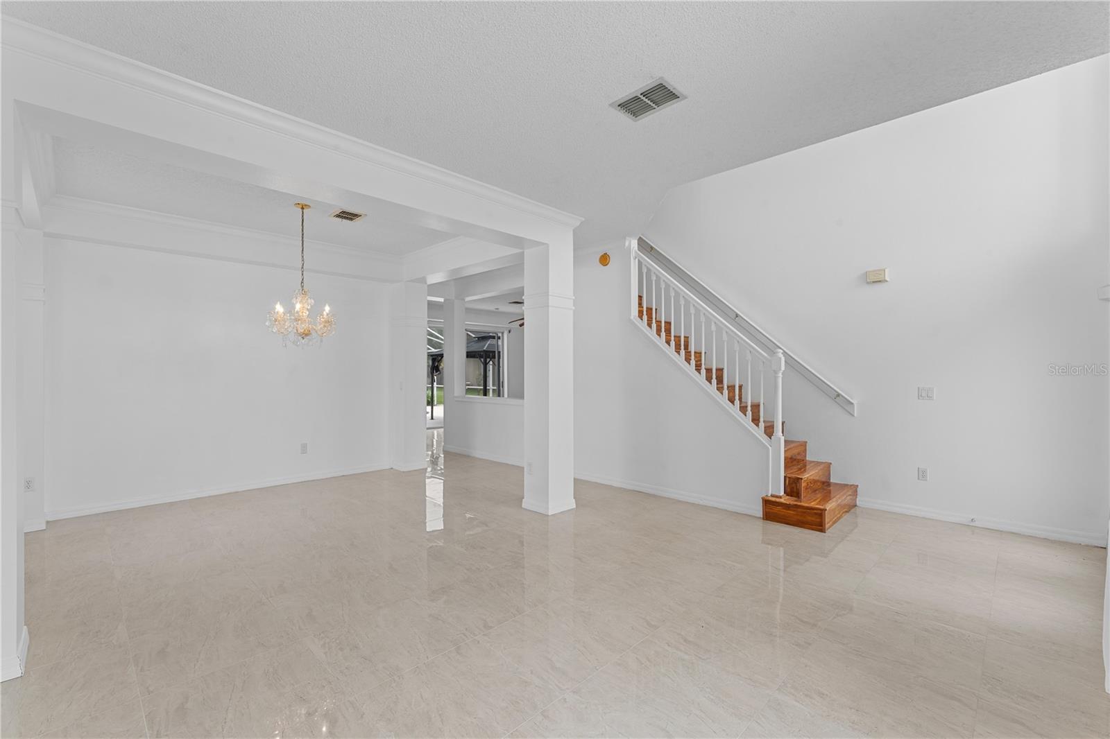 Image 7 of 42 For 617 Lakescape Court