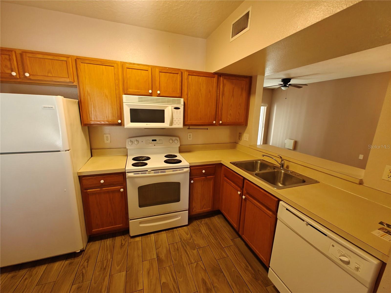 Image 2 of 23 For 6022 Portsdale Place 102