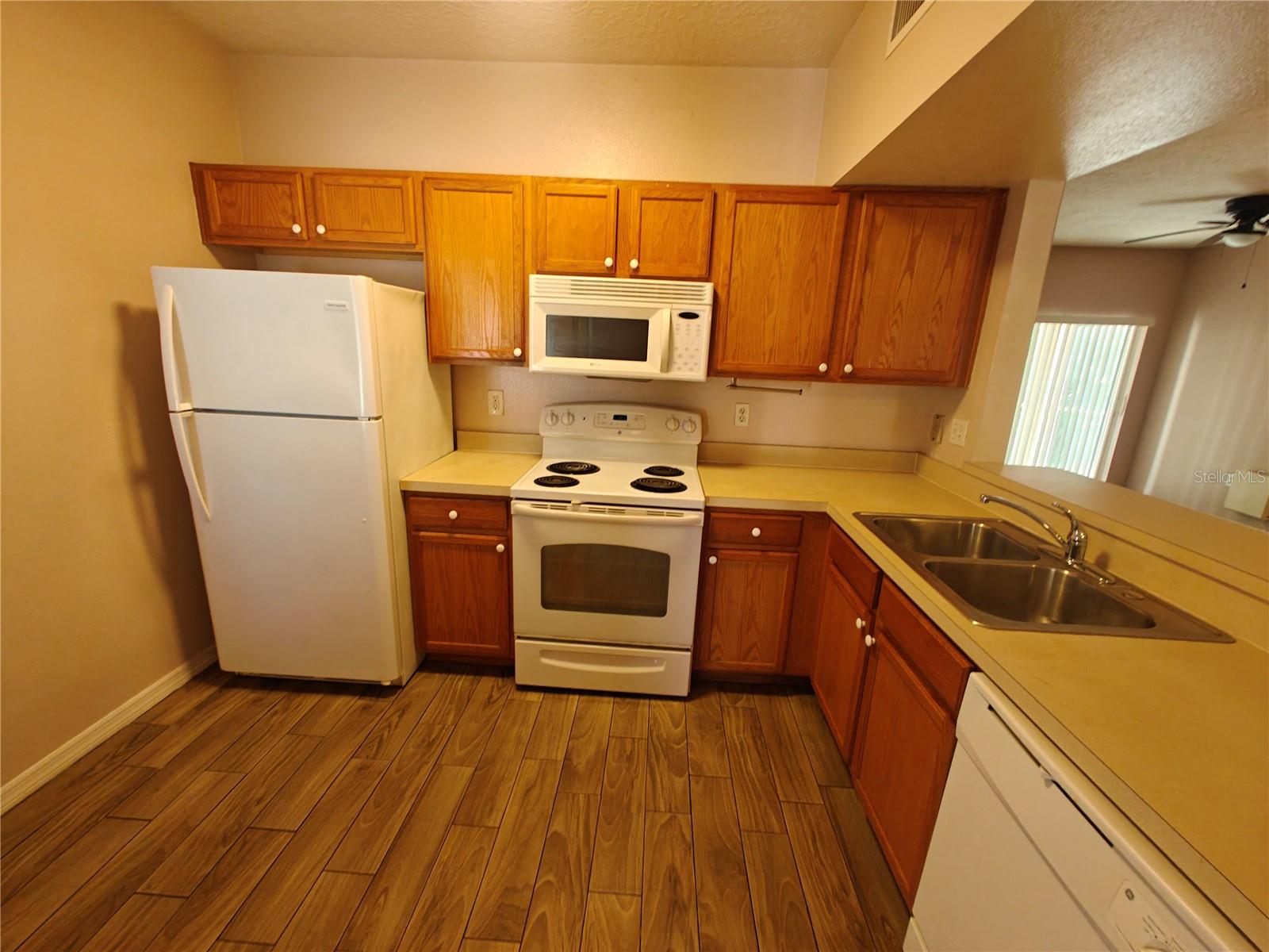 Image 3 of 23 For 6022 Portsdale Place 102