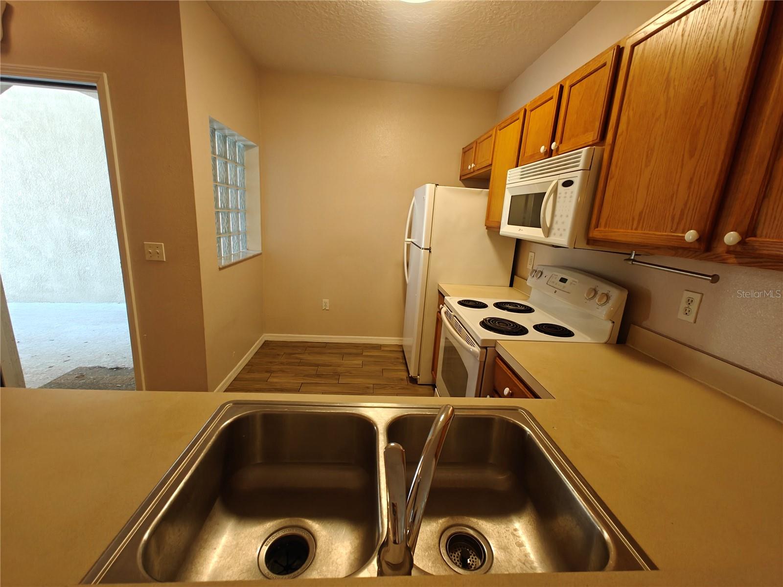 Image 4 of 23 For 6022 Portsdale Place 102