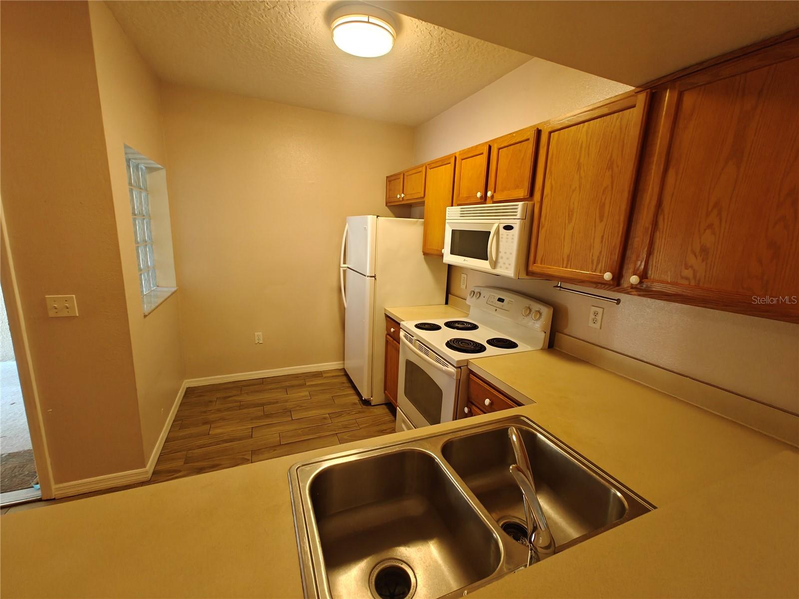 Image 5 of 23 For 6022 Portsdale Place 102