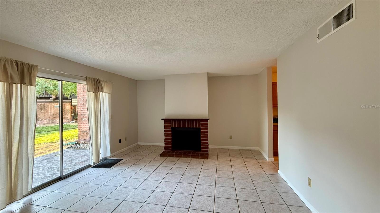 Image 6 of 18 For 2385 Tom Jones Street 4c