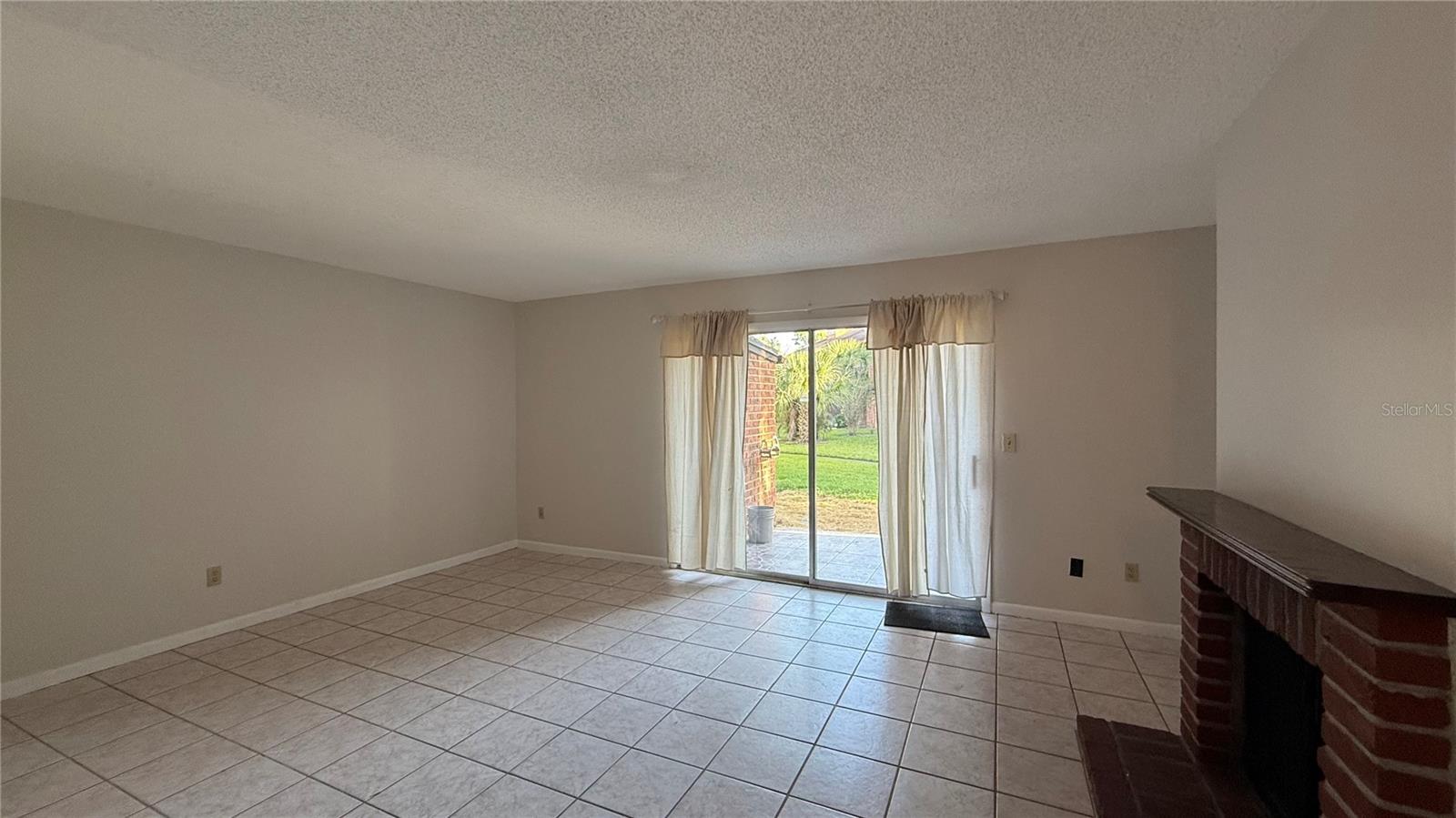 Image 7 of 18 For 2385 Tom Jones Street 4c
