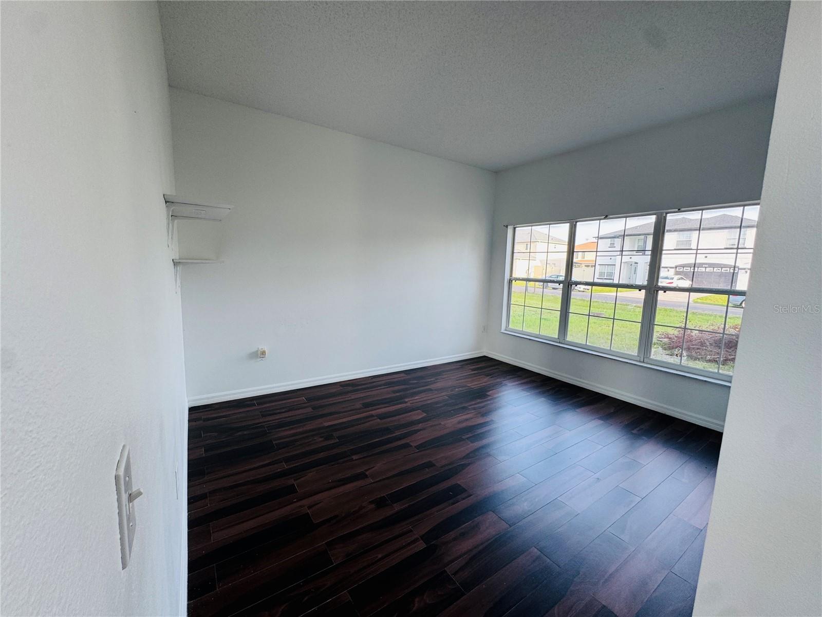 Image 10 of 23 For 411 Columbia Court