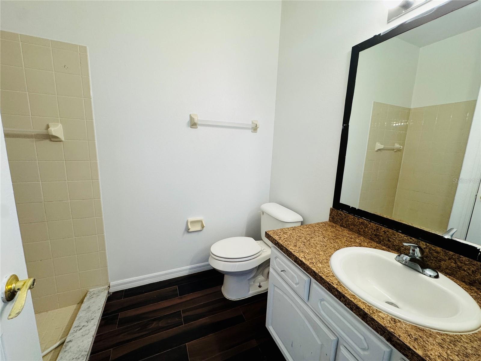 Image 11 of 23 For 411 Columbia Court