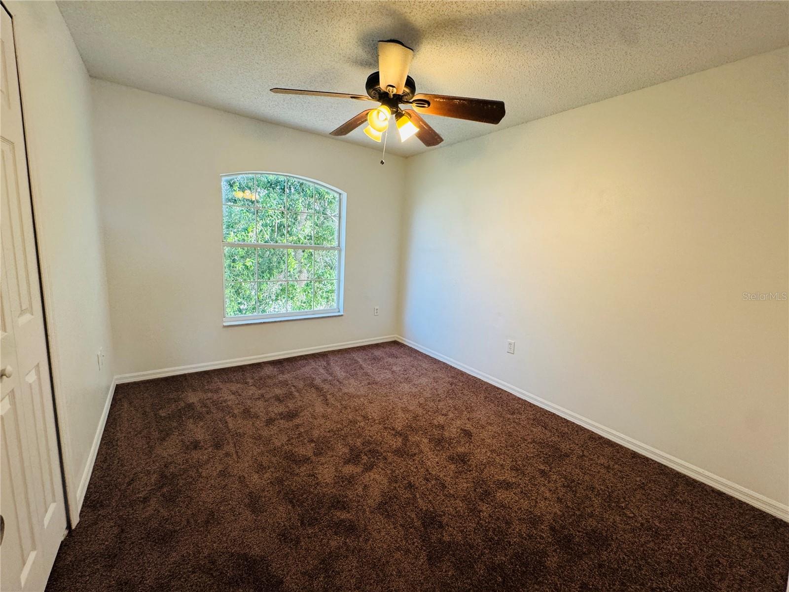 Image 16 of 23 For 411 Columbia Court