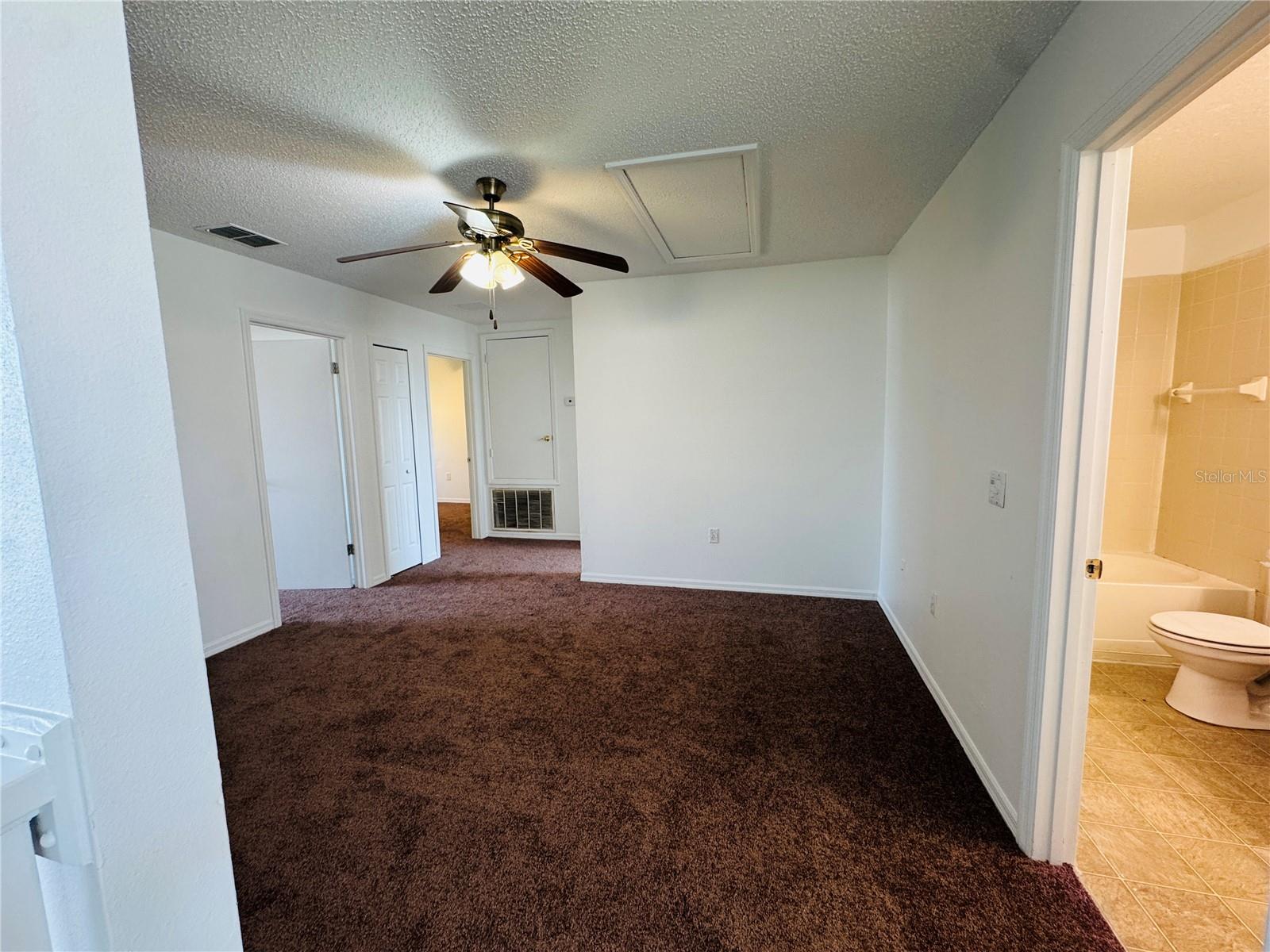 Image 18 of 23 For 411 Columbia Court