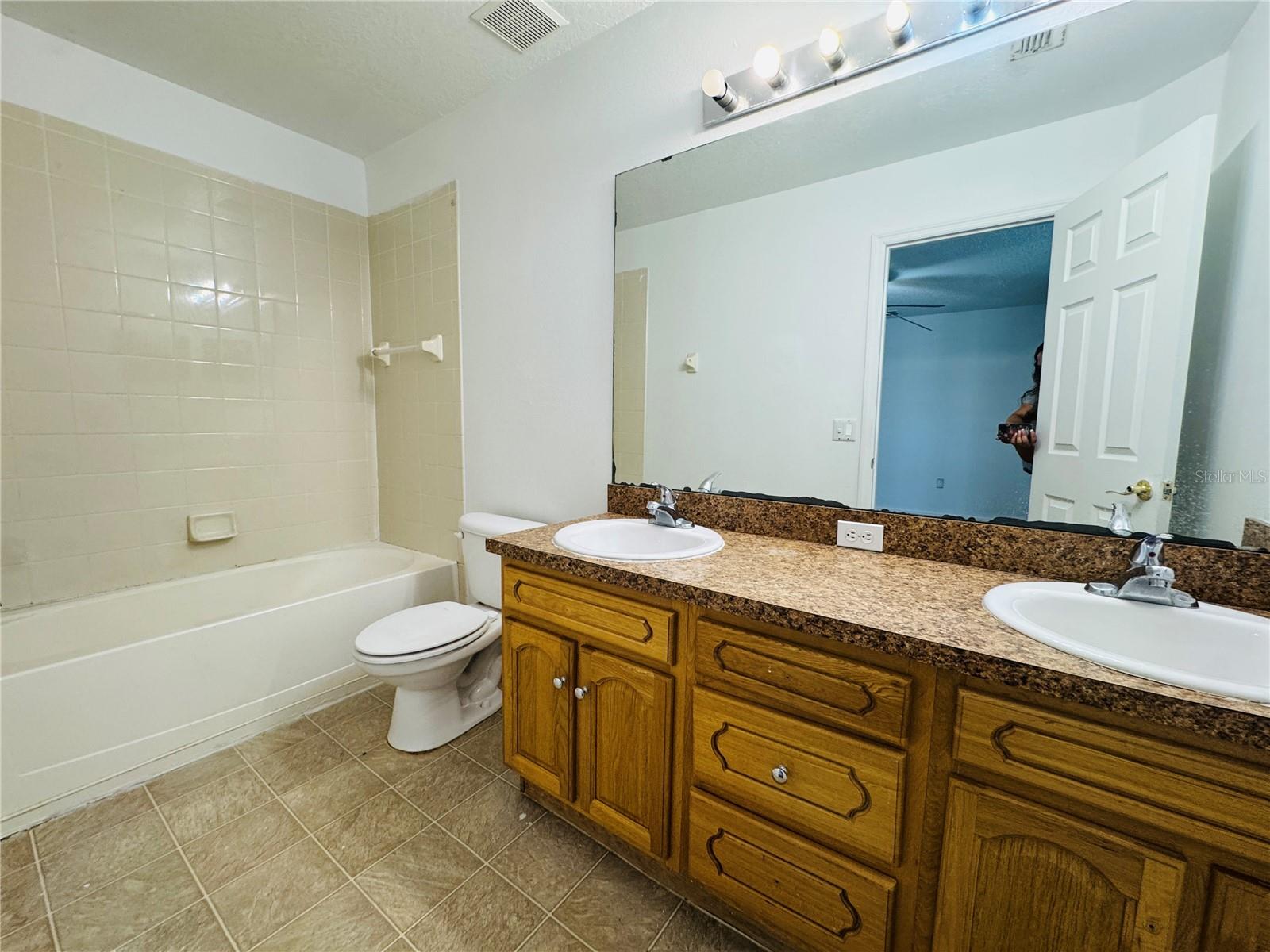Image 22 of 23 For 411 Columbia Court