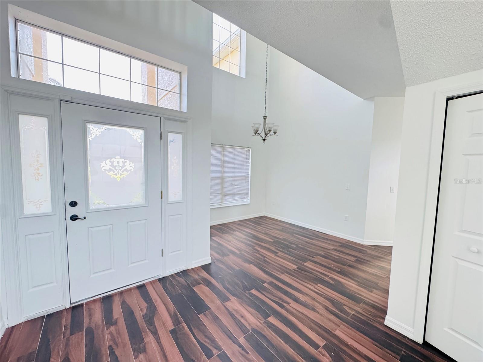 Image 3 of 23 For 411 Columbia Court