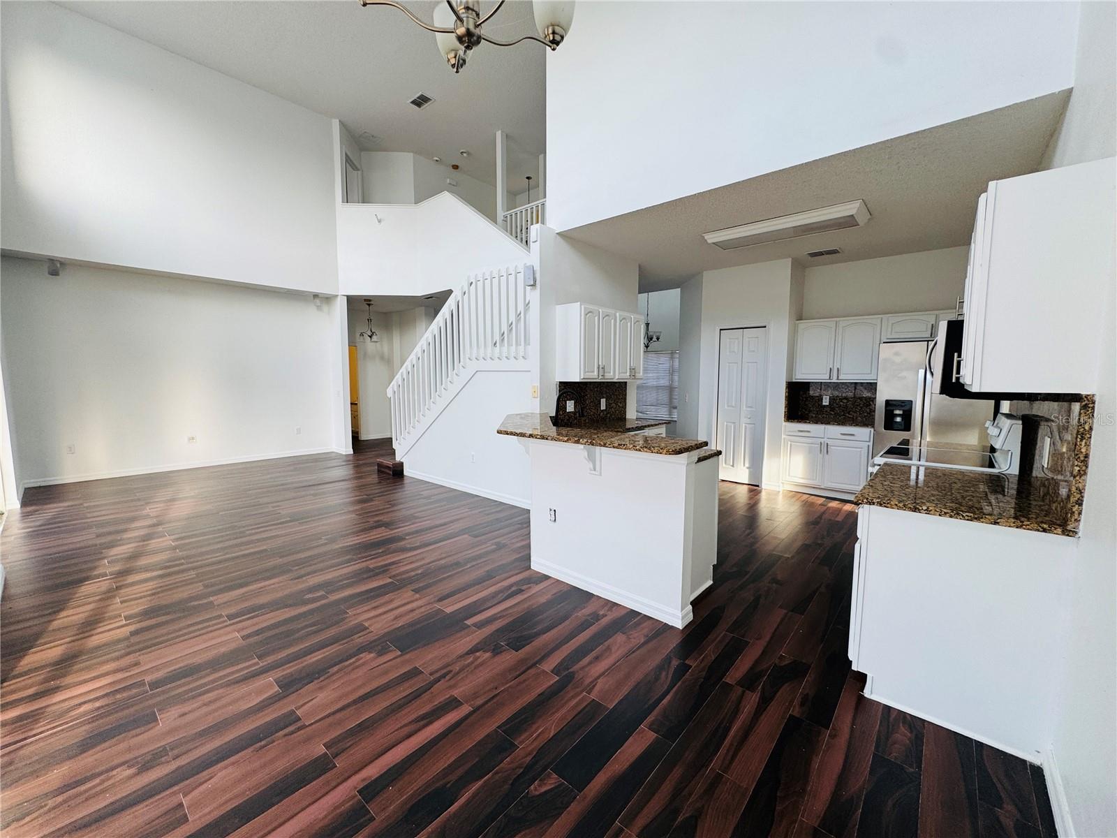 Image 6 of 23 For 411 Columbia Court