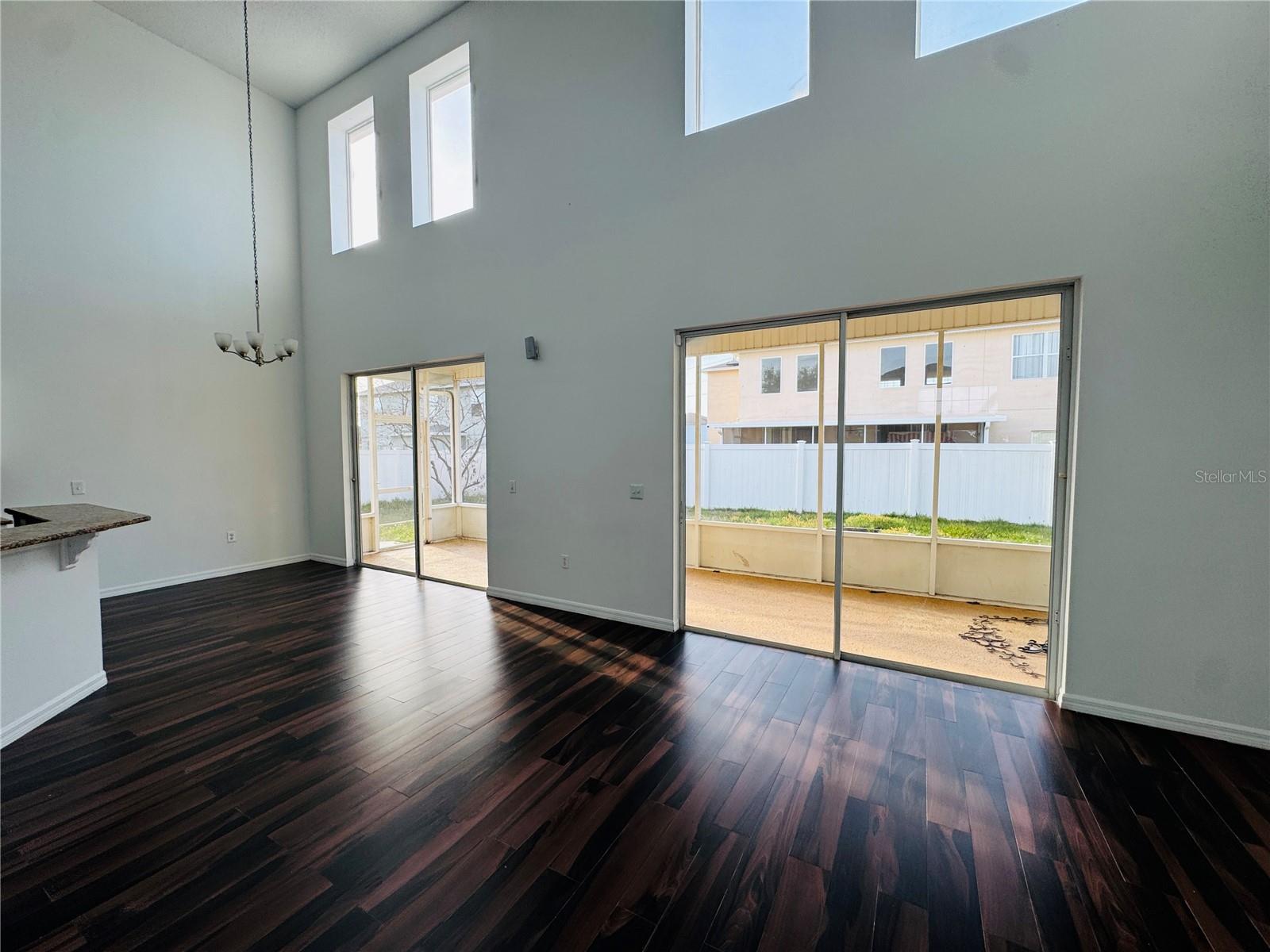 Image 7 of 23 For 411 Columbia Court