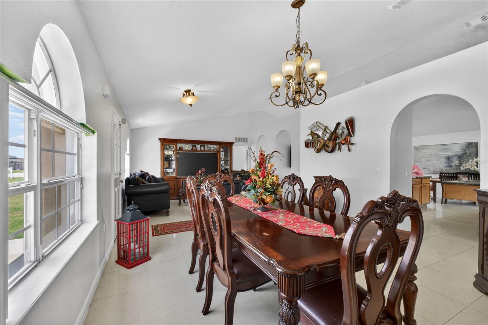 Image 11 of 79 For 541 Adriel Avenue